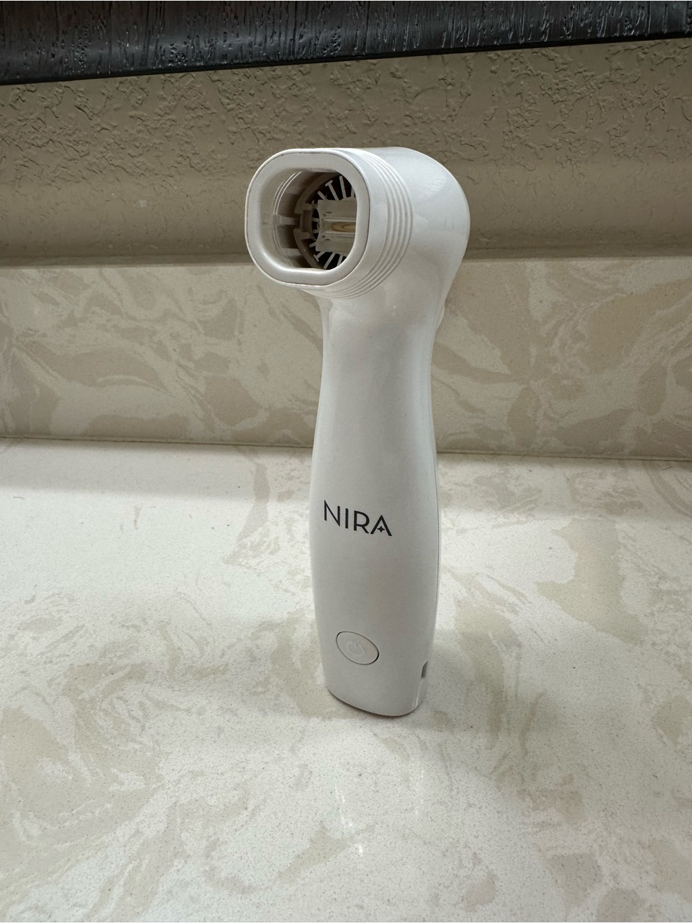 NIRA pro Compact White facial device